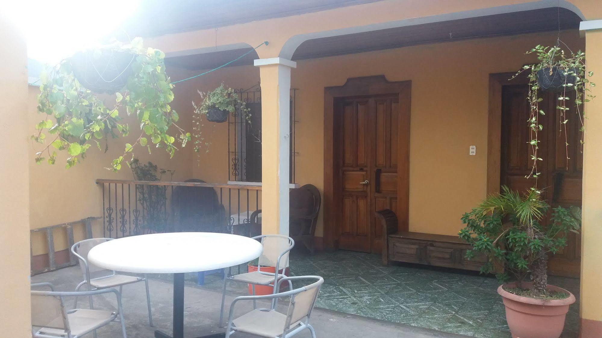 Hospedaje El Viajero Antigua Ngoại thất bức ảnh
